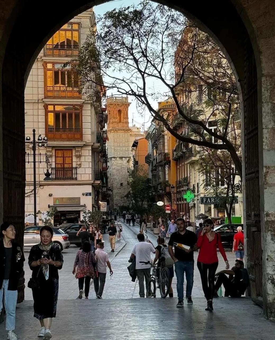 Mirador 1 Del Mercado Central - Habitacion Con Bano Privado En El Centro De La Ciudad Vella 瓦伦西亚 外观 照片